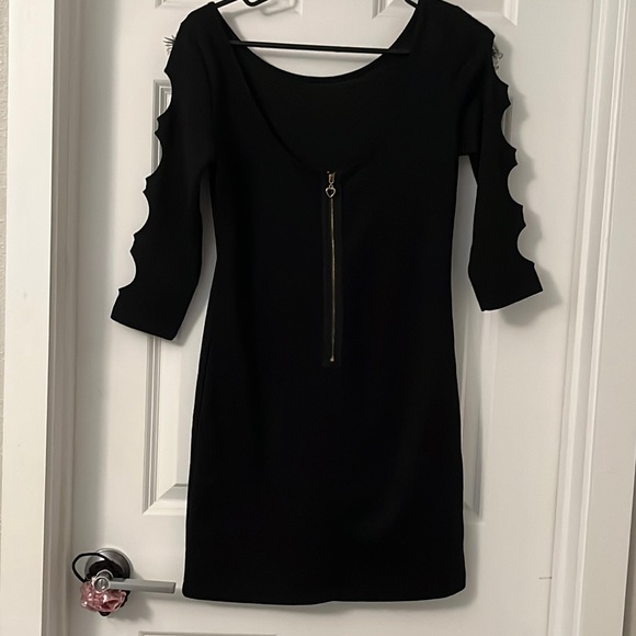SEXY BLACK ⚫️COLD SHOULDER 👗 LOW CUT DRESS 💜 ZIPPERED LARGE - Picture 1 of 12